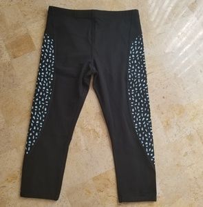 Lorna Jane Laser Cut Cropped Leggings